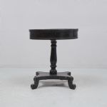 585554 Pedestal table